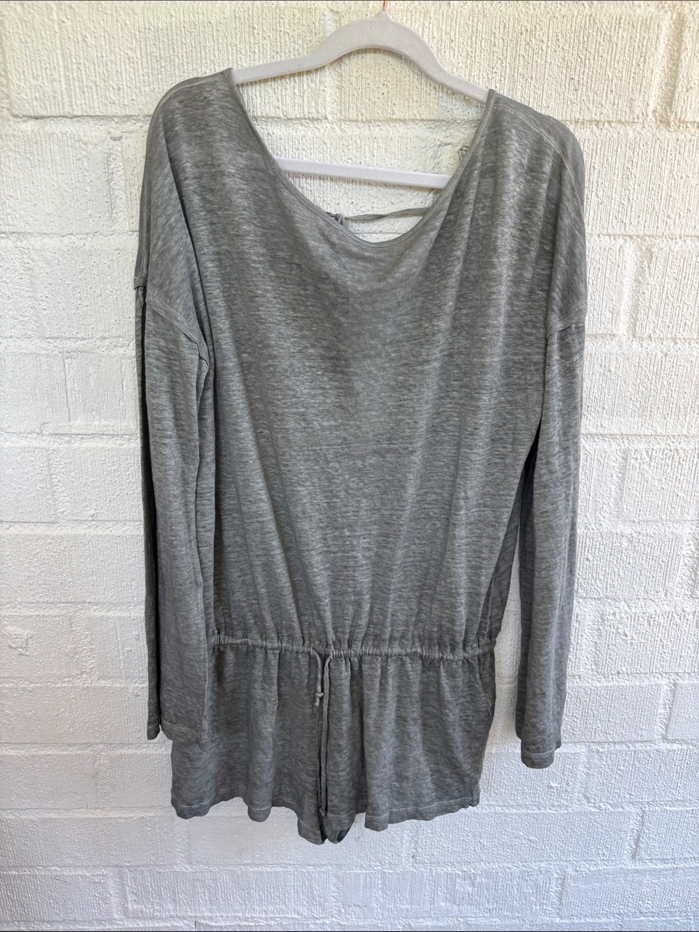 Young Fabulous & Broke Linen Light Grey Knit V-Neck Long Sleeve Romper sz L